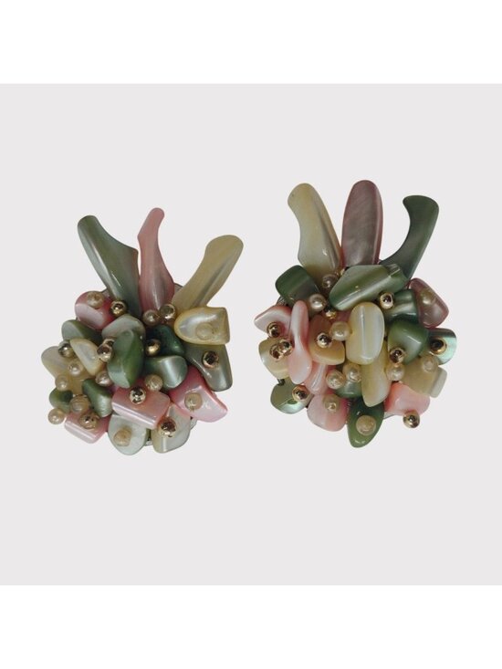 Handmade Jewelry - Vtg Mother of Pearl Seashell Shell Cluster Clip-On Earrings Pineapple Design